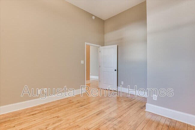 Building Photo - 936 Broad St