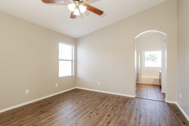 Building Photo - 4640 W Magdalena Ln