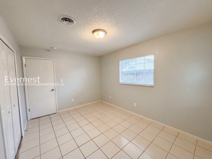 Building Photo - 742 Park Manor Dr