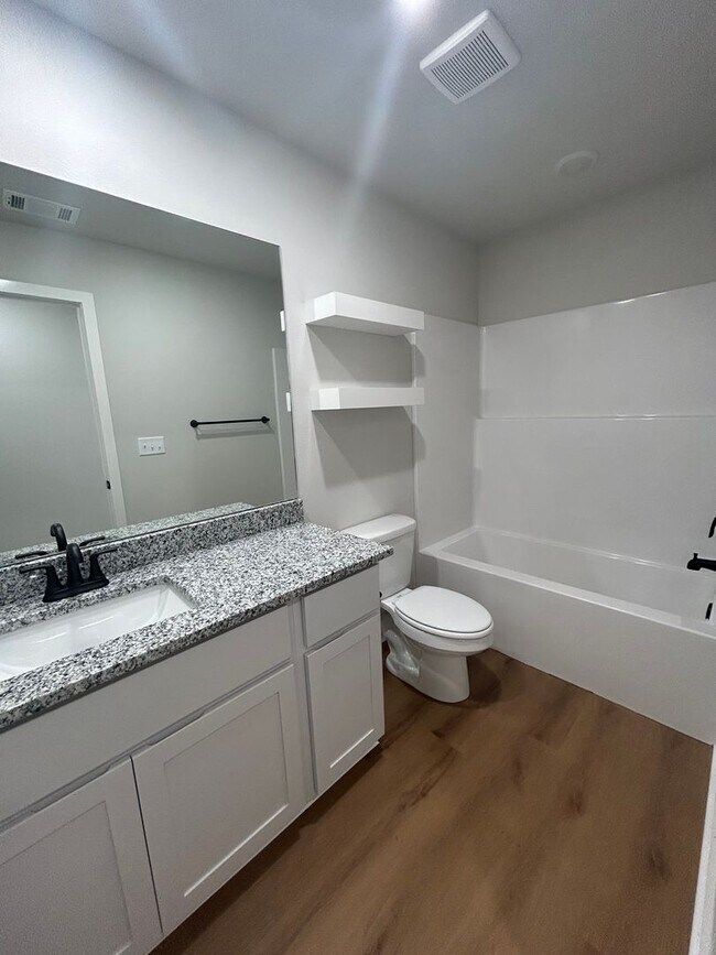 Building Photo - 621-623 Cosmos St