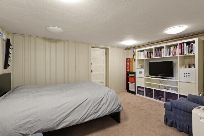 Building Photo - 12 Headland Way