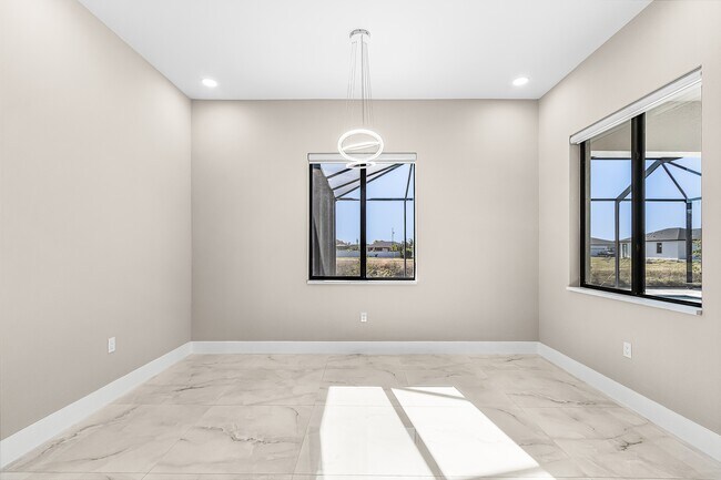 Building Photo - 1720 NE 14th St