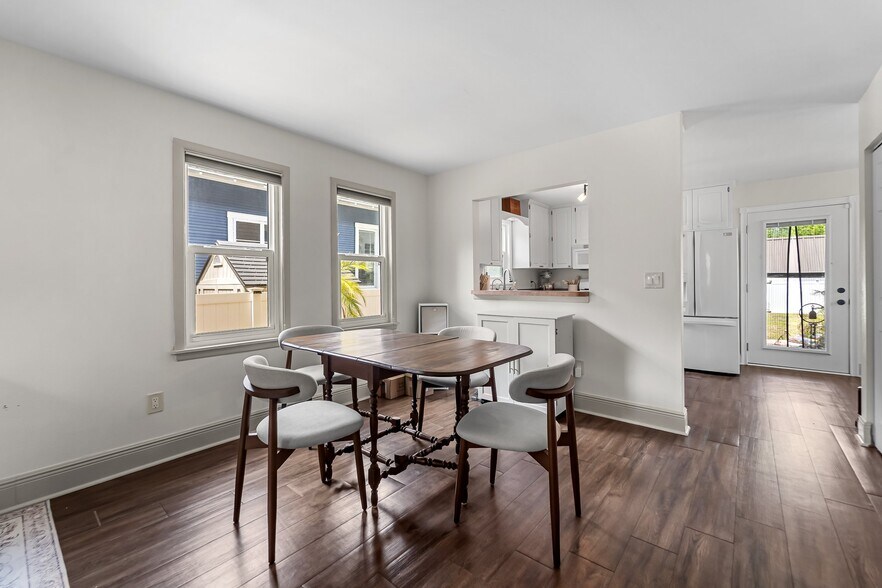 Building Photo - 308 E Ross Ave