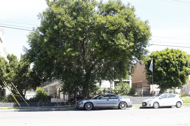 Building Photo - 18547 Saticoy St