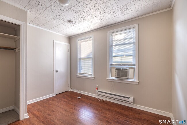 Building Photo - 793 Brewster St