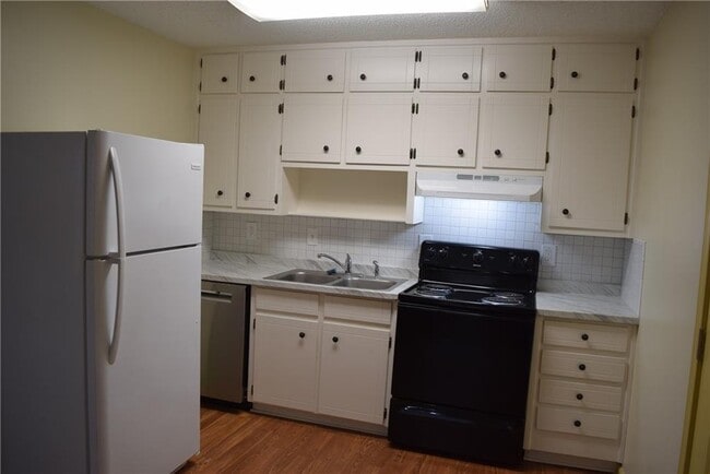 Building Photo - 475 Holly Ridge Dr NW