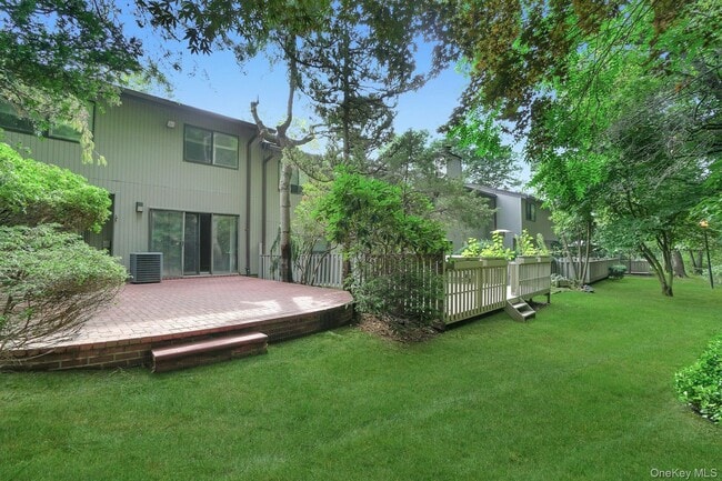 Building Photo - 23 Meadowood Dr