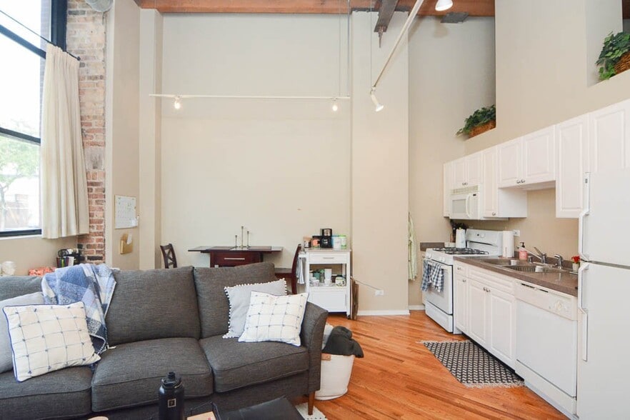 Building Photo - 226 N Clinton St