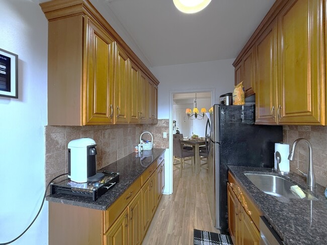 Building Photo - 99-21 67th Rd