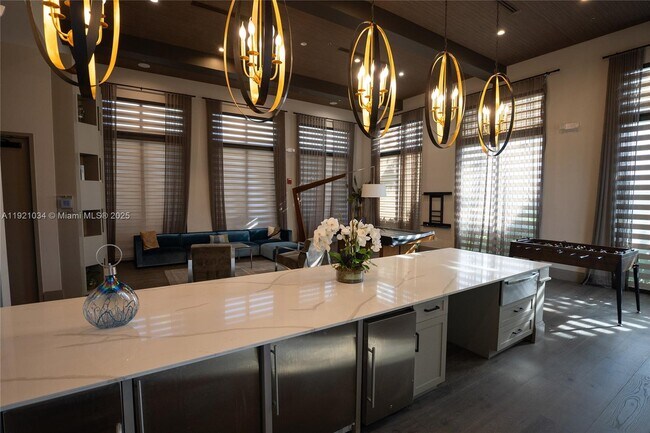 Building Photo - 10660 S Lago Vista Cir