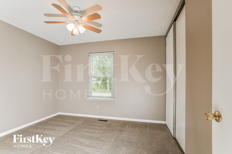Building Photo - 307 W Sunny Hill Blvd