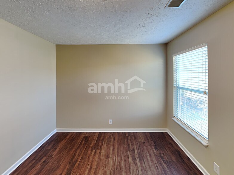 Building Photo - 3055 Hidden Creek Dr