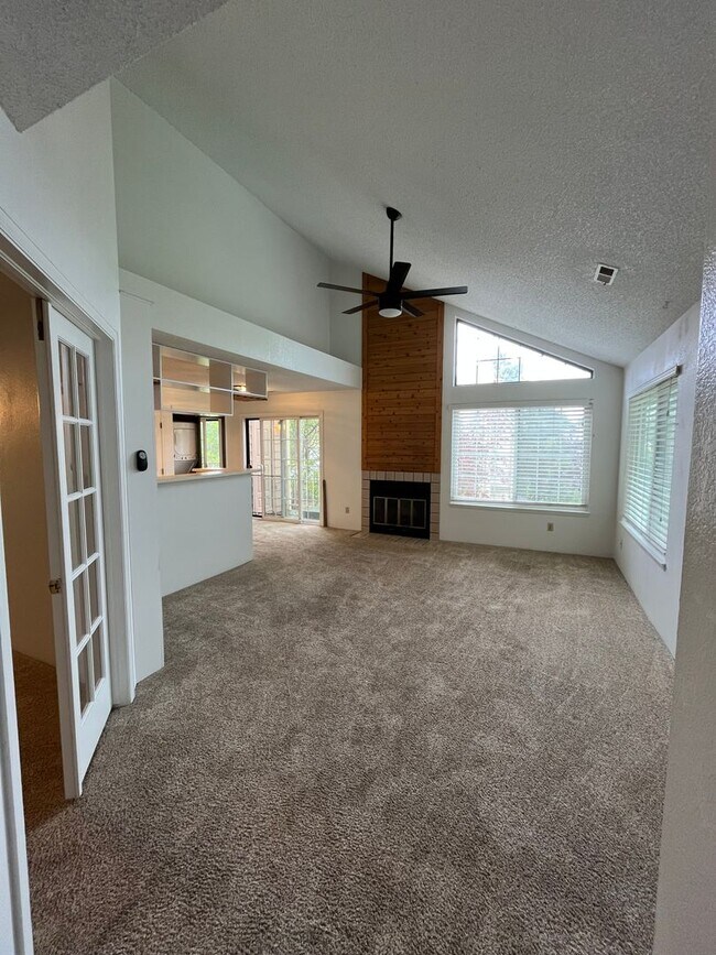 Building Photo - 1 bed 1 bath condo at Powderhorn