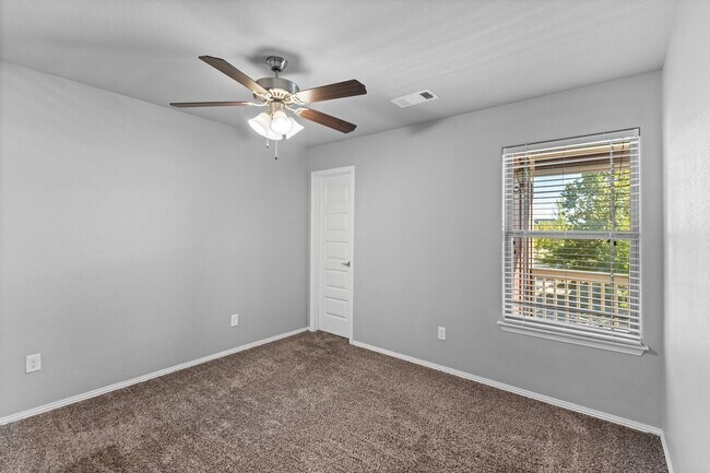 Building Photo - The Perfect Rental in Rupple Meadows!