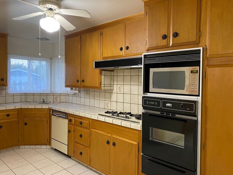 Building Photo - 332 E Landsford St