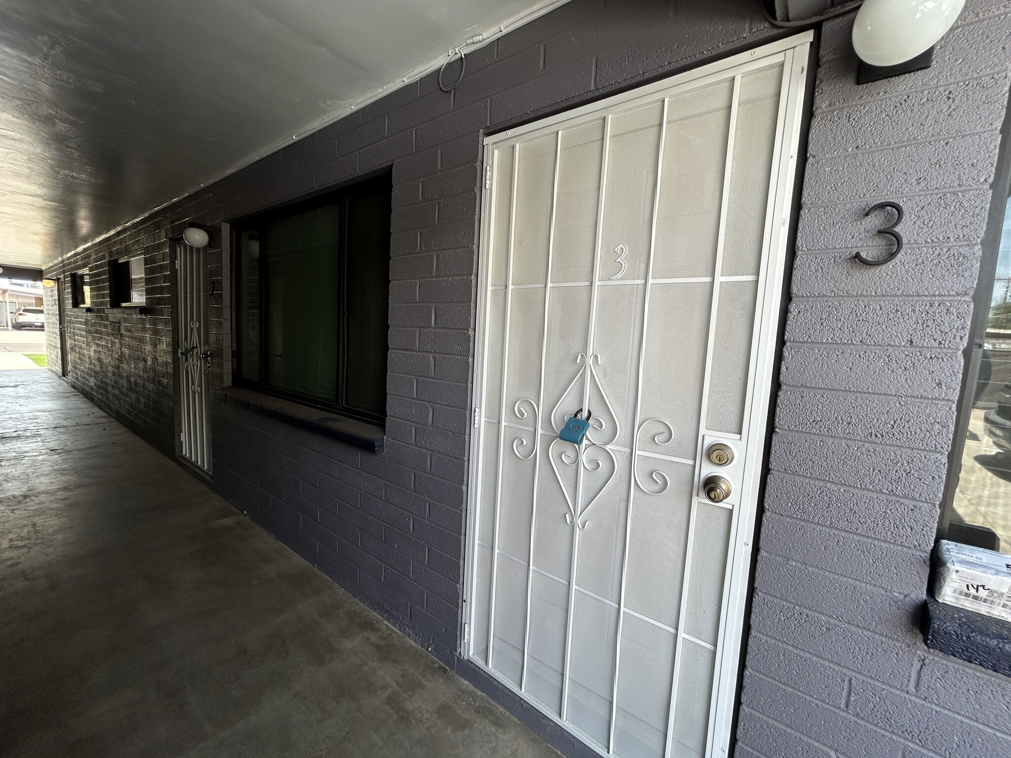 Building Photo - 2122 S Granada Dr