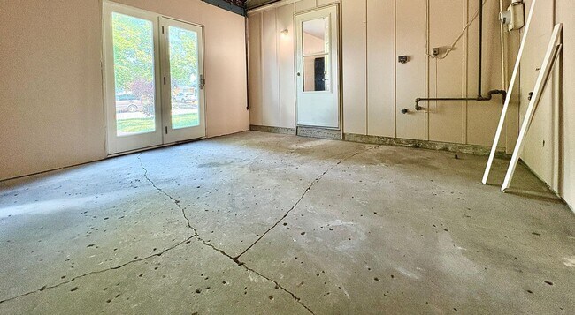Building Photo - 1325 Browne Ln