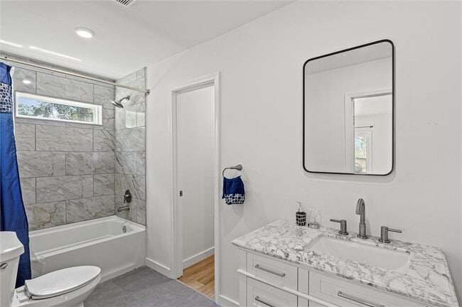 Building Photo - Room in House on Peeples St SW