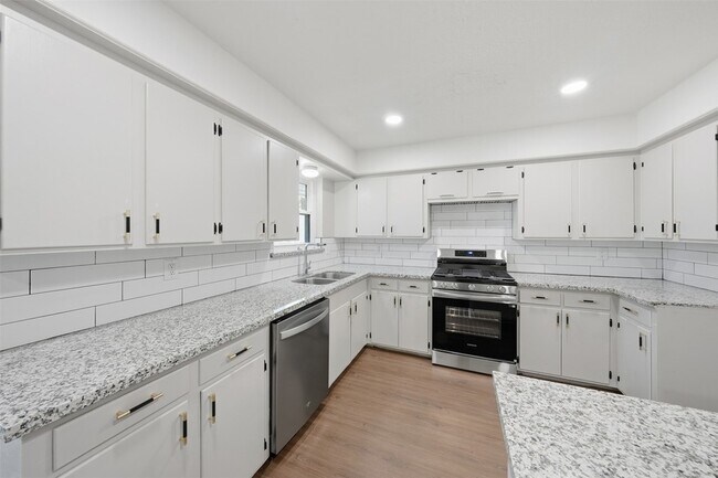 Building Photo - 5002 Cedar Creek Dr