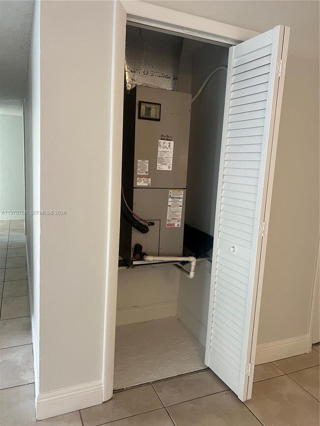 Building Photo - 6950 Miami Gardens Dr