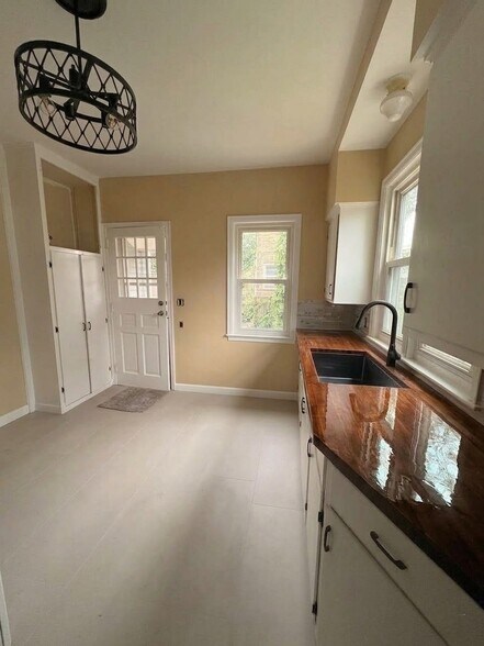 Kitchen - 1744 Park Ave