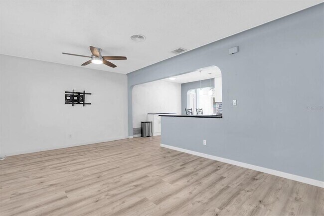 Building Photo - 6618 3rd Ave N