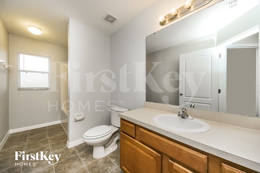 Building Photo - 381 Maudehelen St