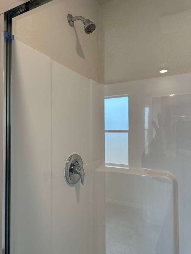 Building Photo - Brand new 4 bedroom 2.5 bathroom house!