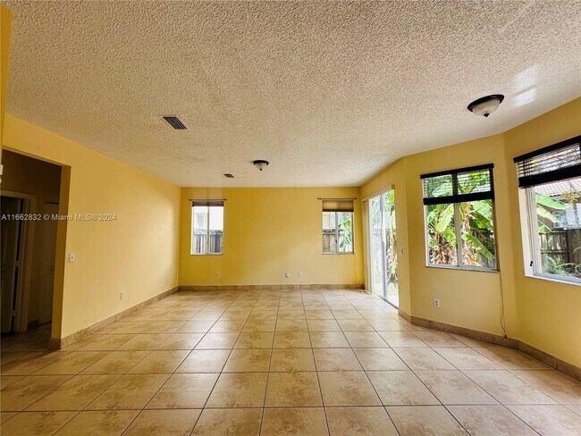 Building Photo - 1490 SE 22nd Ln
