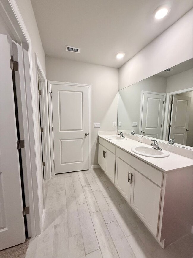 Building Photo - New Villa in Sea Cove