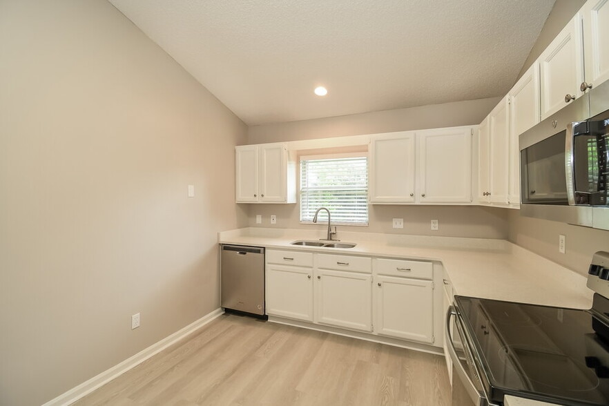 Building Photo - 2066 Tanager Dr