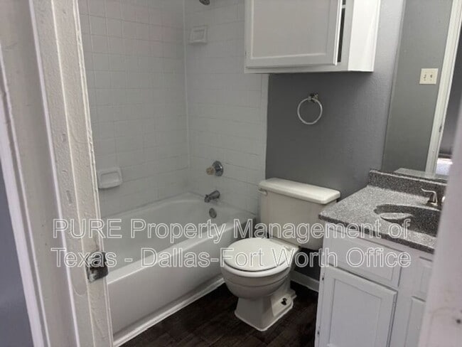 Building Photo - 4004 W Pioneer Dr