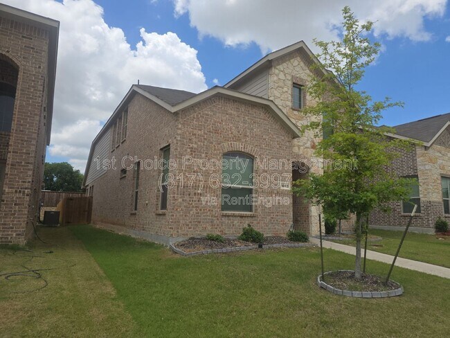 Building Photo - 10021 Elkhorn Dr