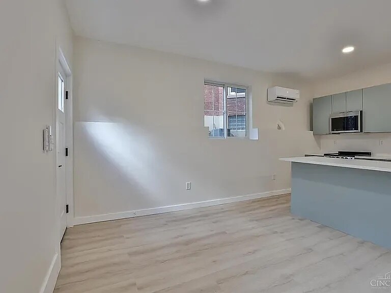 Building Photo - 227 Kinsey Ave