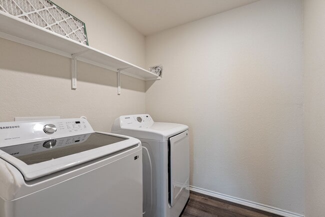 Building Photo - Beautiful 3 bedroom, 2.5  bathroom home in Liberty Hill!!!