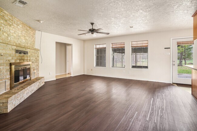 Building Photo - 512 County Rd 2222