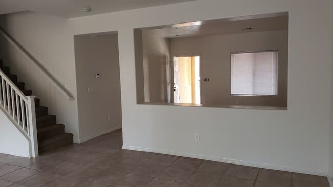 Building Photo - Spacious floorplan