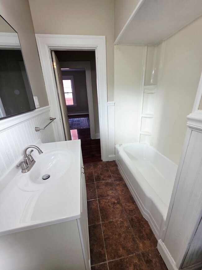 Building Photo - 20 Walnut St