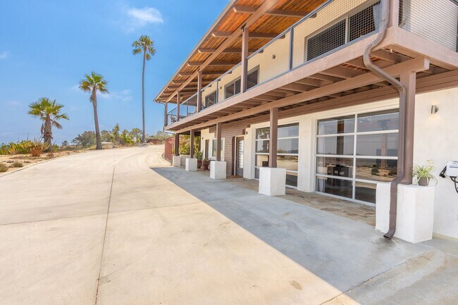 Building Photo - Spectacular Furnished 4 Bedroom/ 3 Bath Mid-Century Modern Retreat in Encinitas