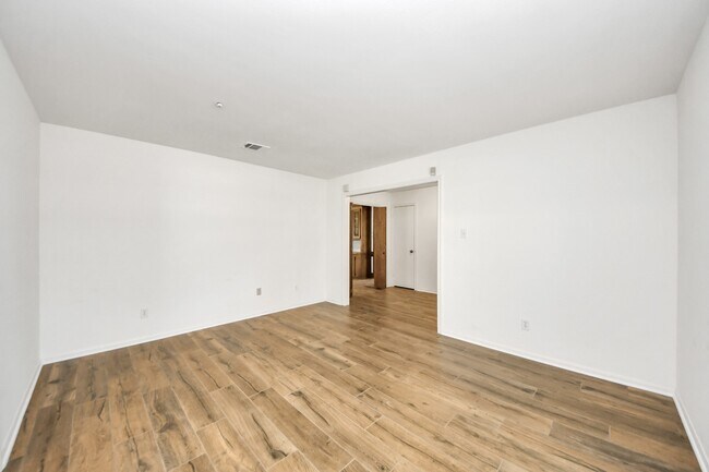 Building Photo - 8006 Oakington Dr