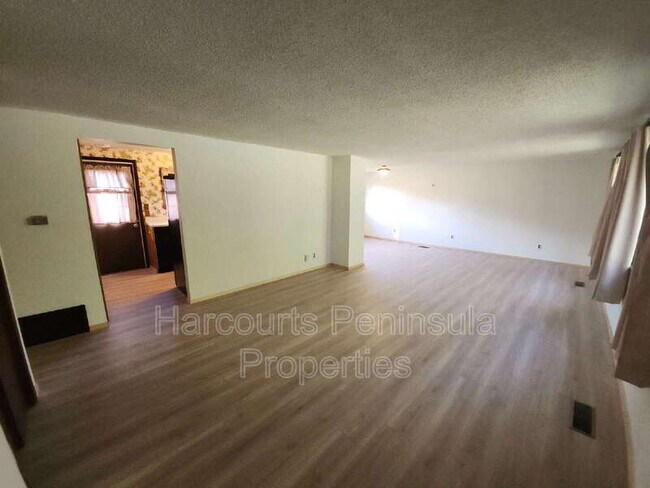 Building Photo - 1911 Jacobsen Blvd