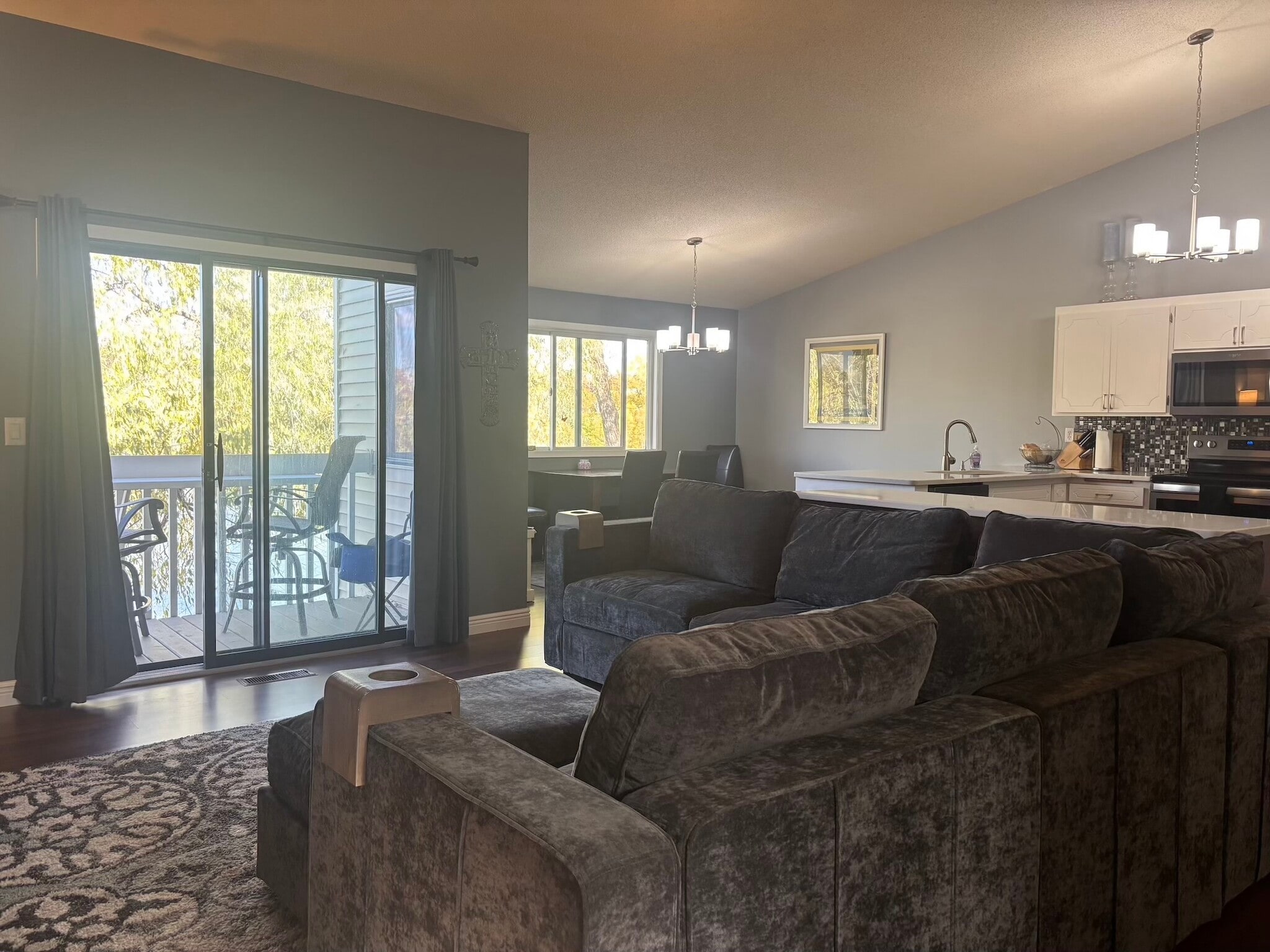 Building Photo - 5 Round Lake Trl