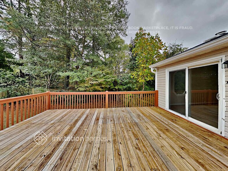 Building Photo - 4030 Leicester Dr NE