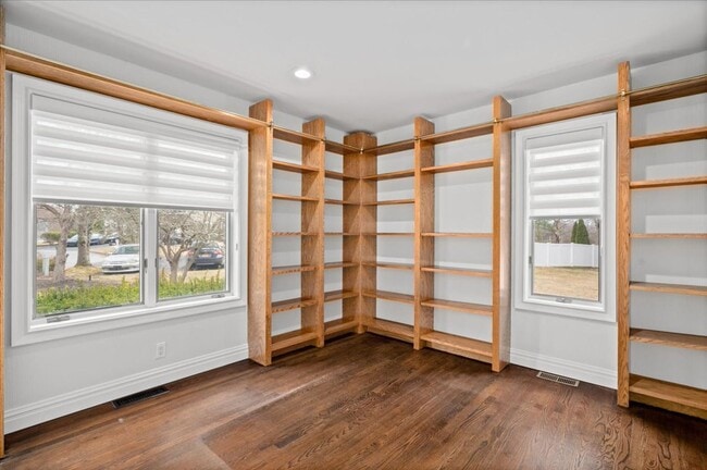 Building Photo - Spacious 4 Bedroom 4.5 Bath Rental in London Woods!