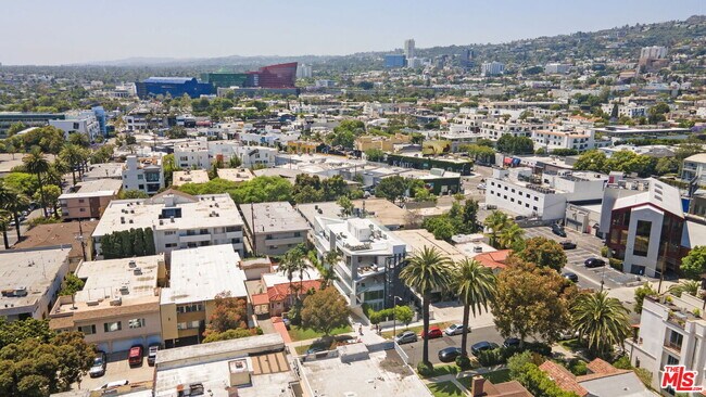 Building Photo - 621 Kings Rd