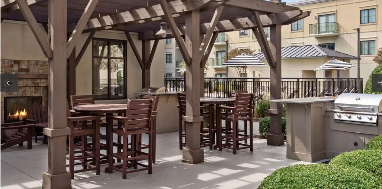 Building Photo - 3920 Sharon Rd