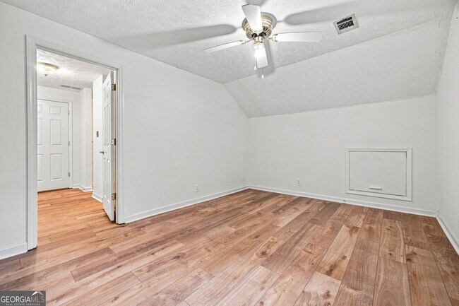 Building Photo - 965 Millbrook Ct