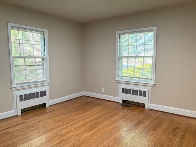 Building Photo - 1915 Walker Ave