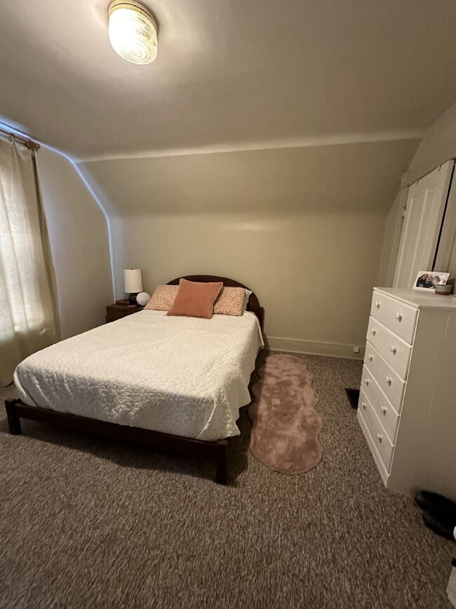 Building Photo - 1 bed 1 bath near downtown and UWEC