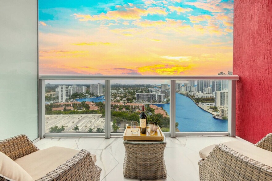 Building Photo - 2602 E Hallandale Beach Blvd